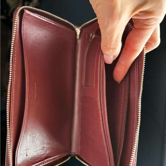 Coach Corner Zip Wristlet/Long Wallet in glitter signature leather, color wine. - Picture 4 of 6